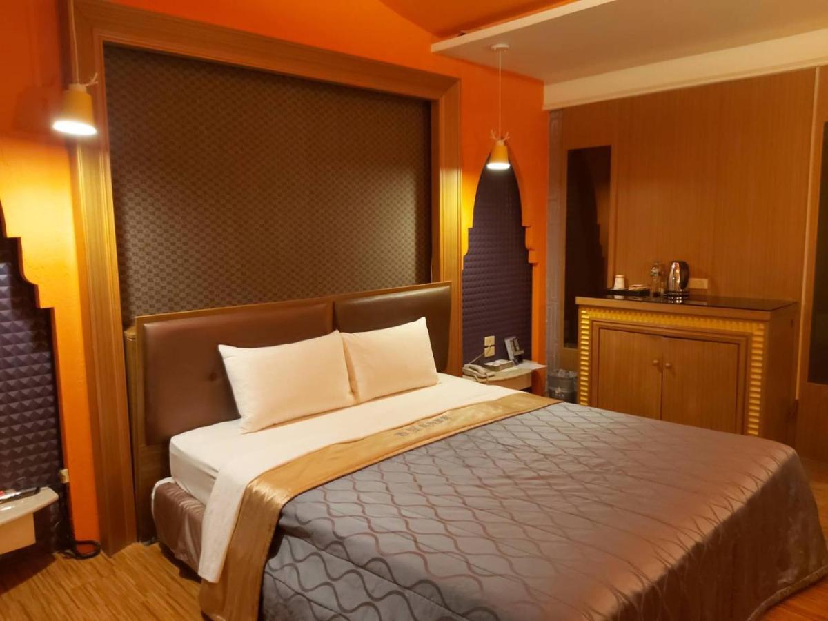 Chateau Motel Kaohsiung Bagian luar foto