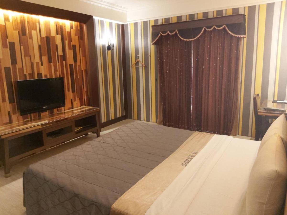 Chateau Motel Kaohsiung Bagian luar foto