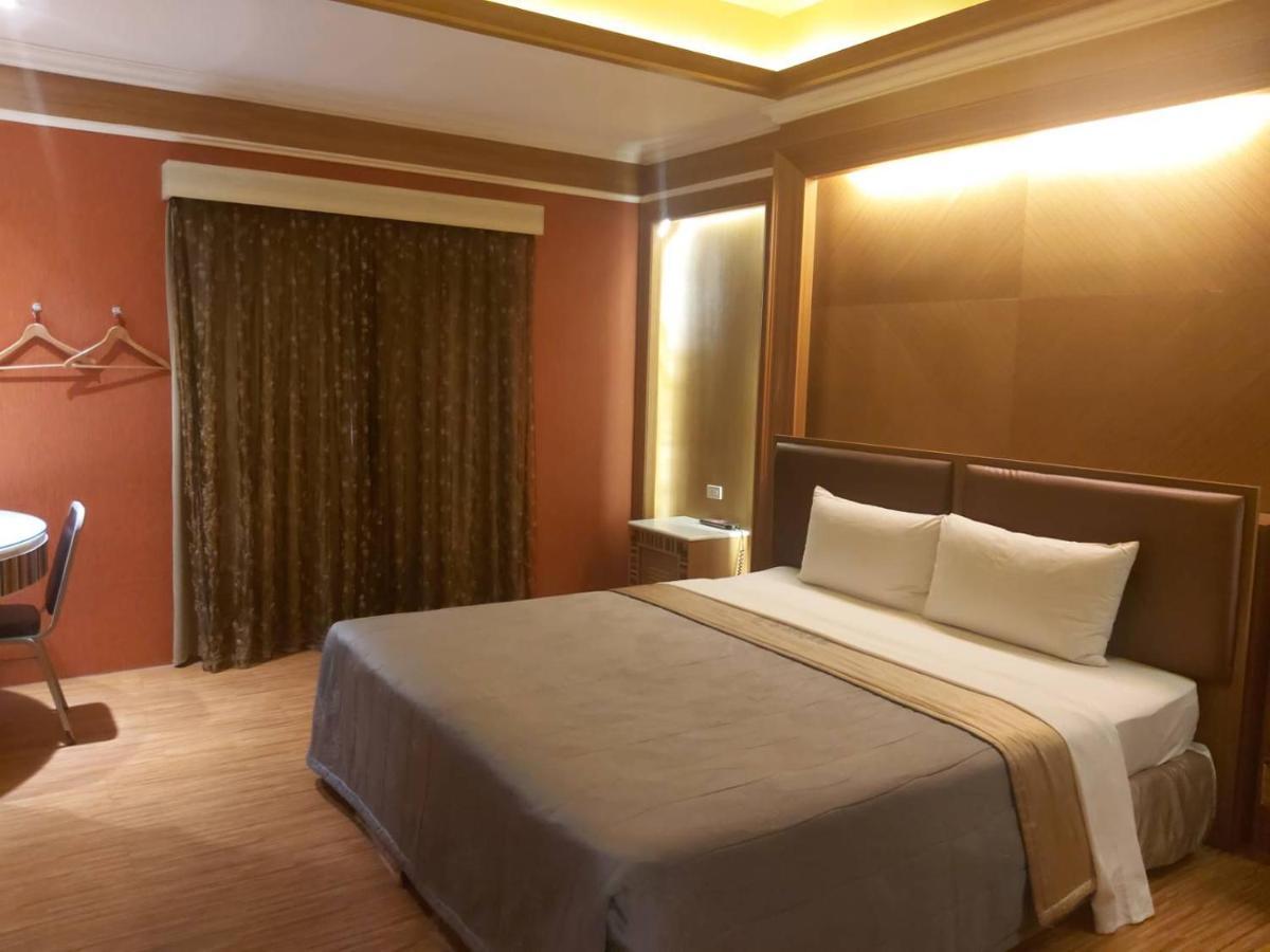 Chateau Motel Kaohsiung Bagian luar foto