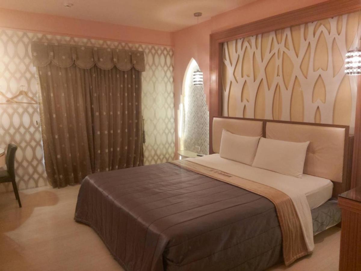 Chateau Motel Kaohsiung Bagian luar foto