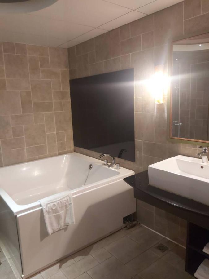Chateau Motel Kaohsiung Bagian luar foto