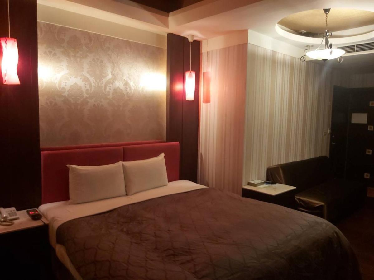 Chateau Motel Kaohsiung Bagian luar foto