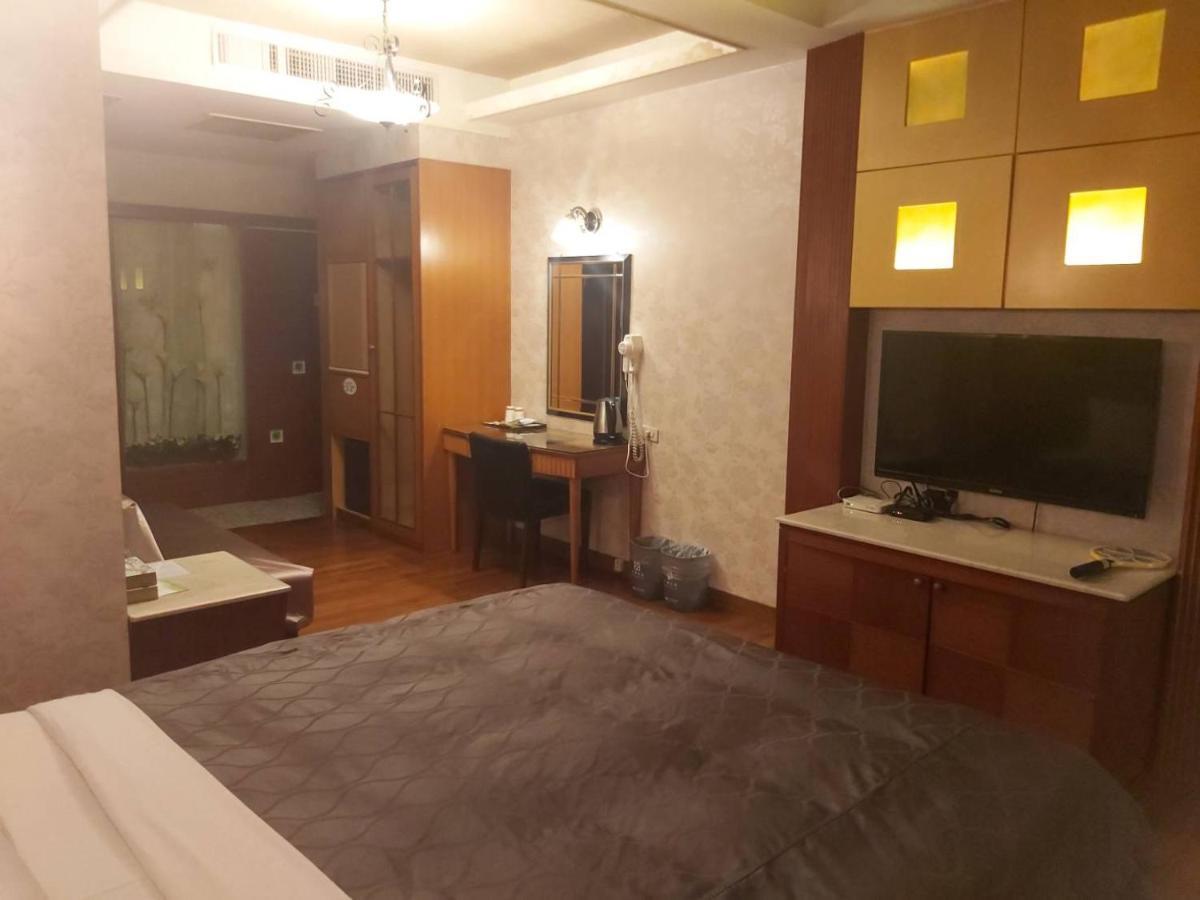 Chateau Motel Kaohsiung Bagian luar foto