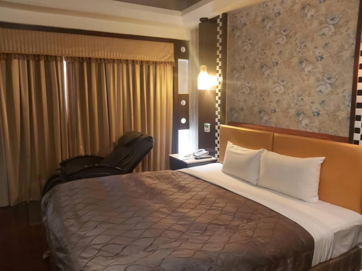 Chateau Motel Kaohsiung Bagian luar foto